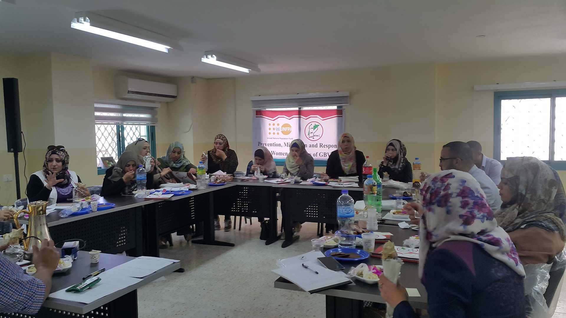 مؤسسة لجان العمل الصحي تختتم ورشة حول إجراءات الحماية للنساء المعنفات
